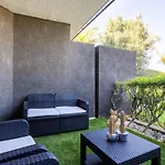 Home2book Stunning La Quinta, Pool דירה