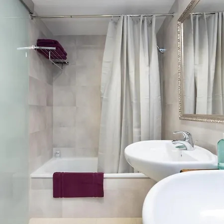 Home2book Stunning La Quinta, Pool Appartement